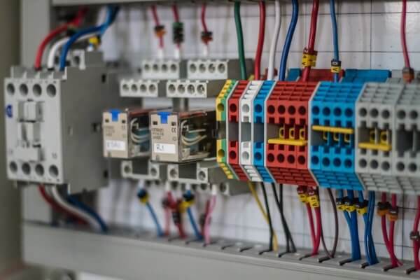 Elektro-Kom - przeglądy instalacji elektrycznej na terenie Warszawy i okolic